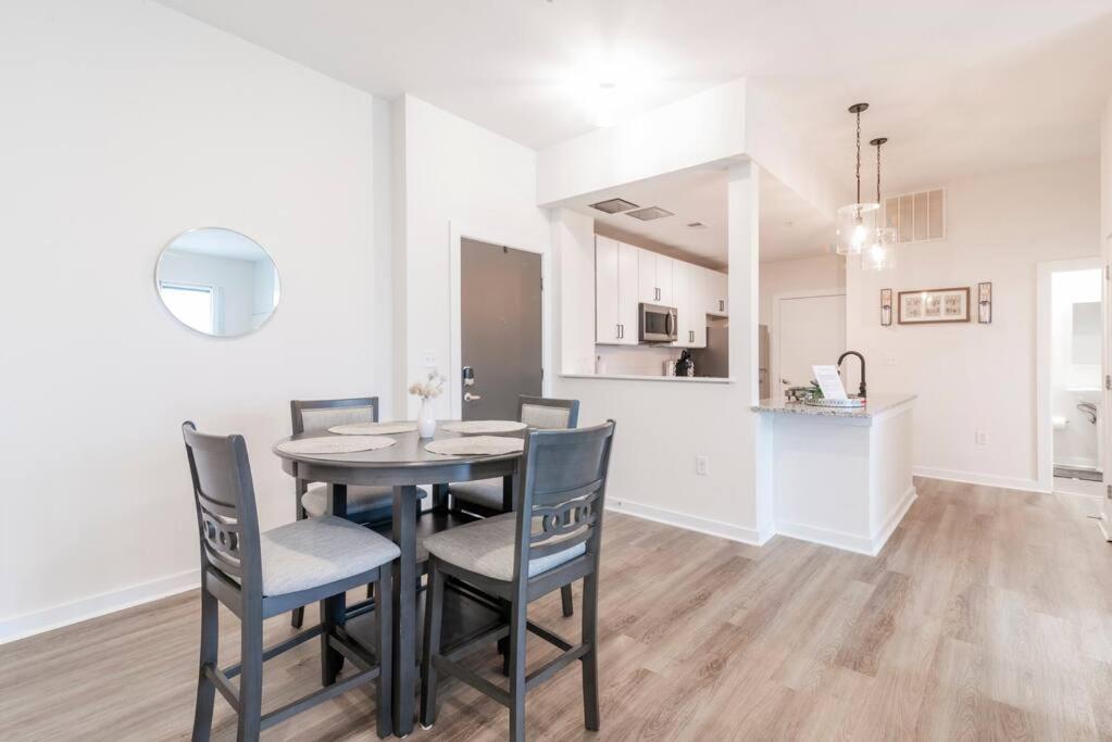 Charming Cozy Apartment With Wi-Fi & Free Parking تشارلوت المظهر الخارجي الصورة