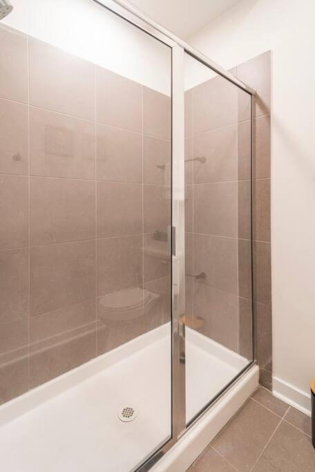 Charming Cozy Apartment With Wi-Fi & Free Parking تشارلوت المظهر الخارجي الصورة