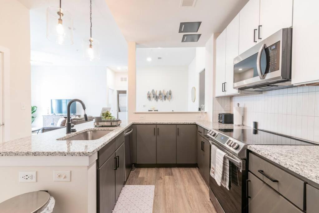 Charming Cozy Apartment With Wi-Fi & Free Parking تشارلوت المظهر الخارجي الصورة